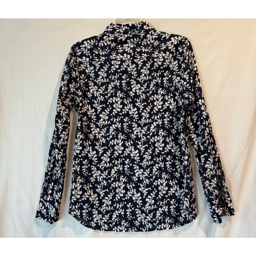 Women's GAP Boyfriend fit blue floral long sleeve button-up shirt medium - Picture 2 of 7